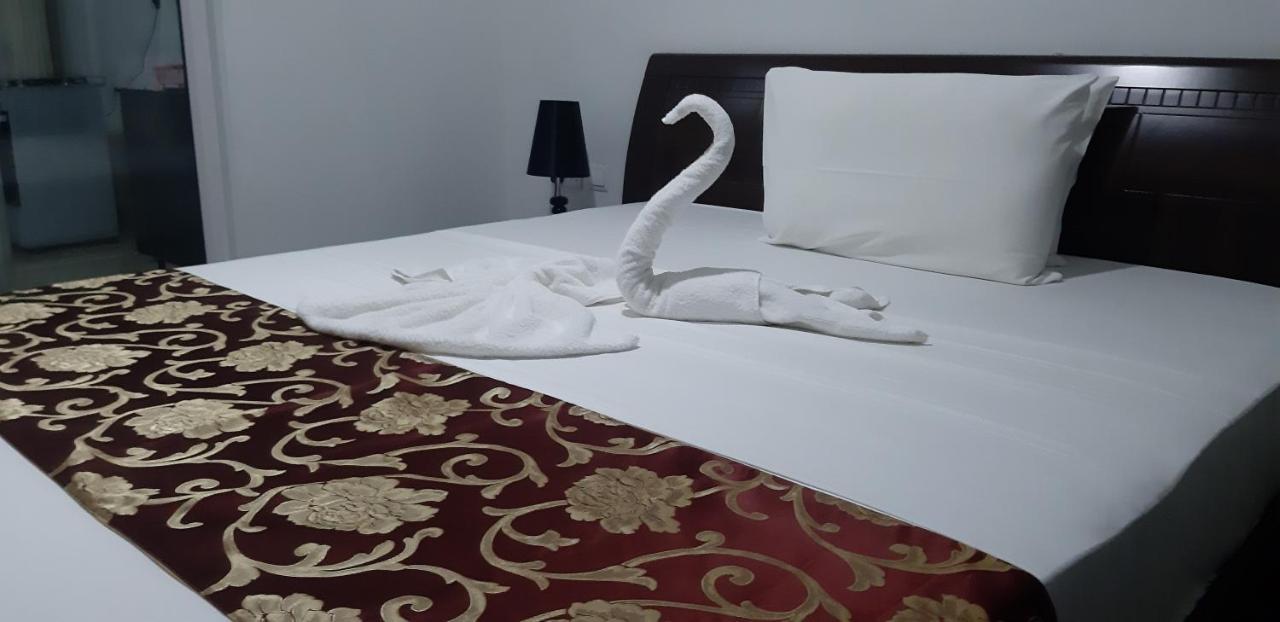 Diamond Plaza Hotel Гранд Анс Екстериор снимка